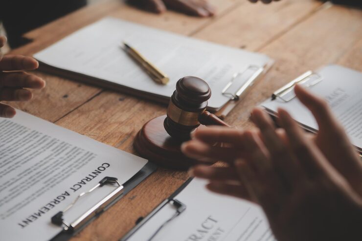 good service cooperation consultation businesswoman male lawyer judge counselor having team meeting with client law legal services concept 265022 84996